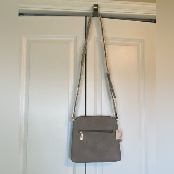 NWT Alyssa vegan crossbody purse with tassel - Picture 4 of 16